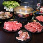 饗宴麻辣火鍋 在地經營邁入第20年、每日採買現撈魚貨海鮮、現點現切！