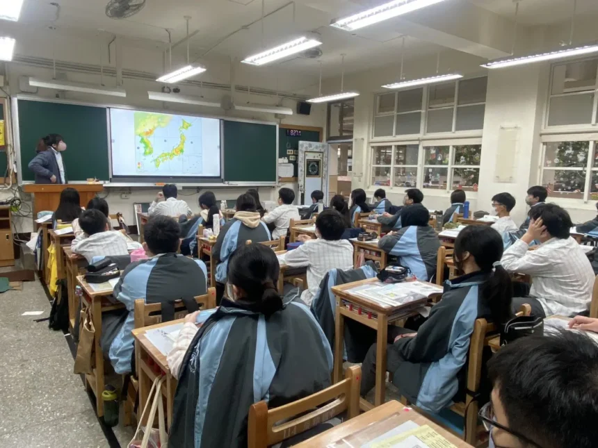 讓孩子坐得好、學得穩　北市校園課桌椅升級注入學習溫度