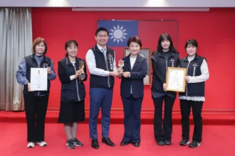 讓世界看見客庄！ 《聽看台中客》半年刊摘下英國設計金獎　將台中客家故事送上國際舞台