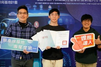 兩年拿三張國家級證照 崑山科大輔導到位 獲證還發助學金