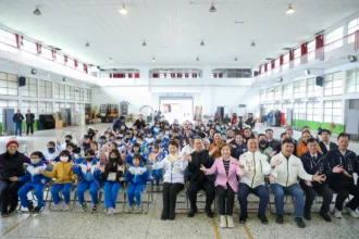挹注近3億挺教育！　盧市長：「台中尚泳計畫」啟動 獻給大甲國小第一份新年禮物
