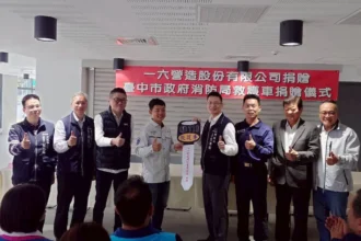 金質獎工程化為公益行動！　中市建設局北屯運動中心施工廠商捐救護車　助攻第一線救護量能