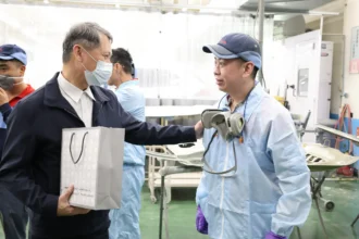 新北春安勞檢今啟動　勞工局長陳瑞嘉訪視國都汽車　提醒勿趕工造成過勞