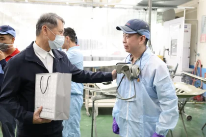 新北春安勞檢今啟動　勞工局長陳瑞嘉訪視國都汽車　提醒勿趕工造成過勞