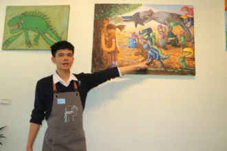 星兒小畫家郁昕熱愛畫恐龍　父母為他開設「恐龍畫食」文創館