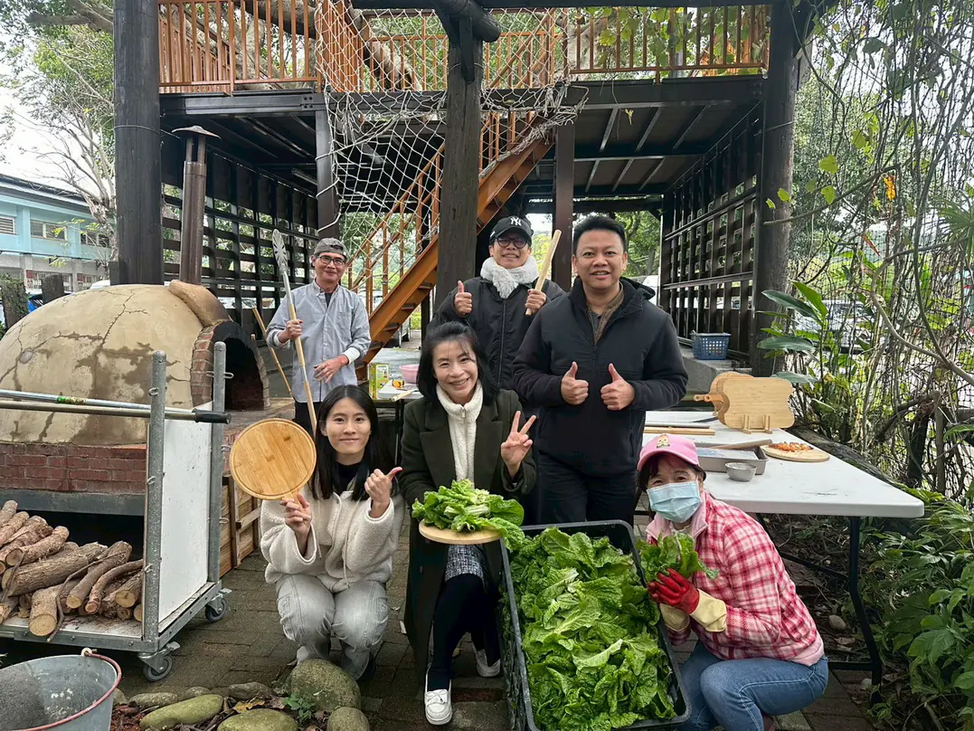 泥土與AI的溫柔對話 桃園市中興國小親師生共築科技農園夢