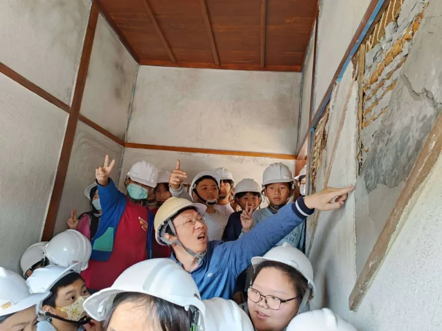莿桐饒平國小舊宿舍修復再利用工程工地展教育推廣 翻轉學習想像　小學生走進歷史建築工地了解未來活化再利用