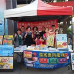 高雄市小港戶所攜手區公所春節揮毫　抽彩帶宣導戶政服務