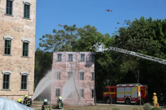 南投縣119擴大防災演習　副縣長王瑞德視導　展示電動車新式滅火器材　強化春節救災量能