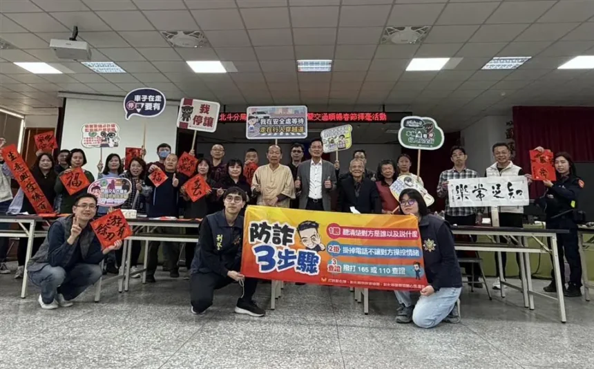 墨香迎新春　北斗分局辦理 115年犯罪預防宣導暨交通順暢春節揮毫活動