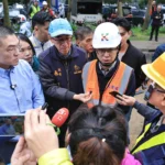 基隆麥金路自來水幹管爆裂　謝國樑到場要求全力搶修、恢復供水