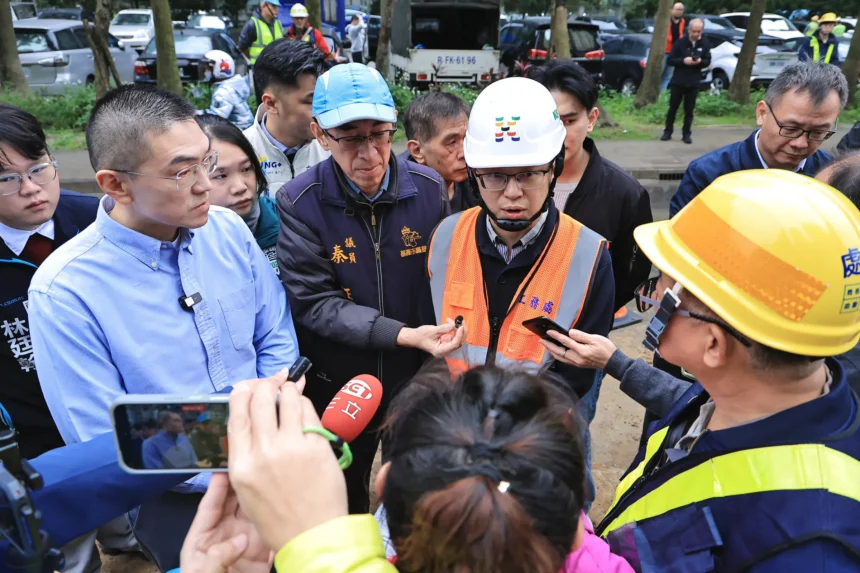 基隆麥金路自來水幹管爆裂　謝國樑到場要求全力搶修、恢復供水