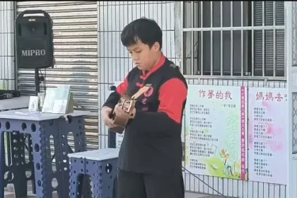 近全盲小太陽閃耀普仁獎！周君憲樂觀撥弦勇築音樂夢