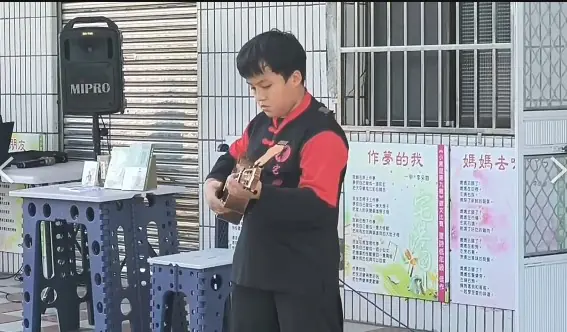 近全盲小太陽閃耀普仁獎！周君憲樂觀撥弦勇築音樂夢