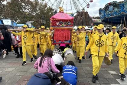 白沙屯媽祖首入兒童新樂園！ 為親子遊客駐駕賜福