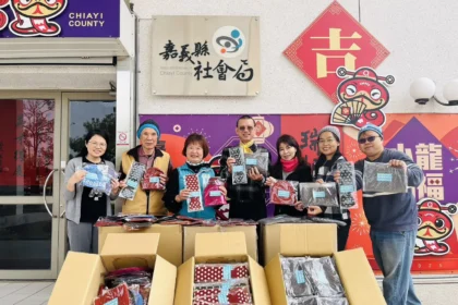 南聯針織廠寒冬送暖　關懷嘉義縣獨居長者