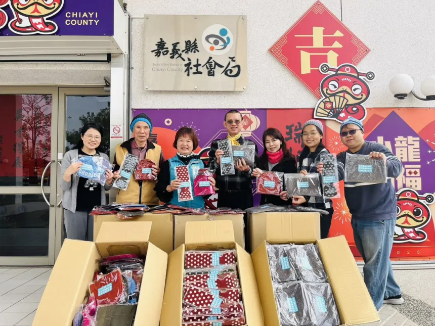南聯針織廠寒冬送暖　關懷嘉義縣獨居長者