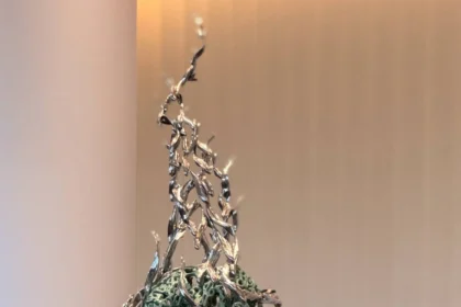 「美麗傳說 從港出發 – 許文融大師　於高雄港旅運中心揭幕雕塑《美麗傳說》　現場揮毫引領國風之美」