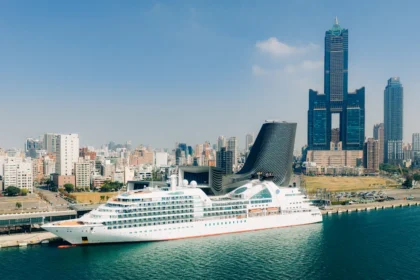 2026高雄港迎接今年首艘首航郵輪　由三井海洋郵輪富士號率先登場