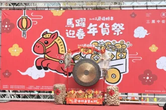 2026 高雄過好年」　三鳳中街年貨大街磅礴起跑　陳其邁首發馬年限定小紅包