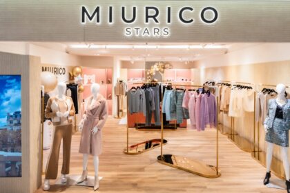 直播電商傳奇 MIURICO 自創女裝品牌挺進時尚核心！台北遠百信義 A13 盛大開幕