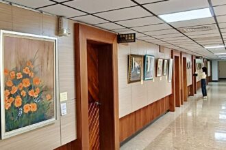 2026瑰麗膠彩藝術美學聯展登場　市議會藝術走廊展現瑰麗的光彩