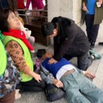 與死神搶命！基隆休假消防小隊長街頭CPR救回百歲翁