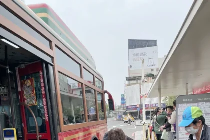 掃碼投票抽好禮！嘉義市電動公車人氣駕駛選拔開跑