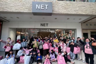 NET送暖不缺席　埔里店封館傳愛　南投家扶兒少歡喜添新衣