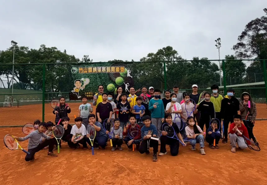寒假動起來！竹山鎮舉辦學童網球育樂營　培養運動風氣