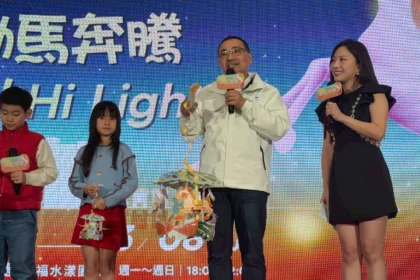 2026新北燈會「勁馬奔騰・新北Hi Light」　2/20起大都會公園試營運　15米360度紅寶馬主燈亮相
