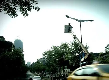 堅守崗位　路燈守護人春節無休