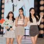 林沁25歲生日圓夢發歌 檸檬和奶昔站台賀壽 送麥克風蛋糕祝一飛沖天