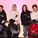 帕拉斯自己當業務親手送專輯 團員化身外送員面交 CD 給粉絲