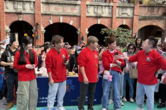 「胡蘭歐」出任務到三峽老街 挑選最有特色的伴手禮與民眾挑戰遊戲