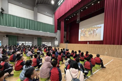 熱鬧破表！愛水ㄅㄨㄅㄨ車駛入校園　千名學生跟著故事學愛水