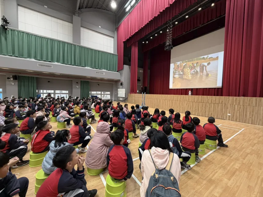 熱鬧破表！愛水ㄅㄨㄅㄨ車駛入校園　千名學生跟著故事學愛水