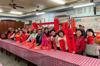 書法大師吳大仁團隊中壢圓光禪寺揮毫送春聯　僧俗歡喜