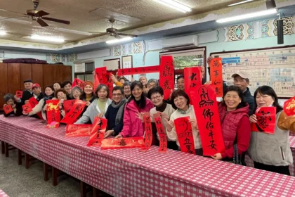 書法大師吳大仁團隊中壢圓光禪寺揮毫送春聯　僧俗歡喜