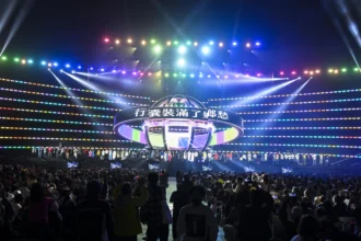 公視除夕起連續四晚轉播《臺北大巨蛋 民歌大團圓》集結74位歌手同台盛會 成為楊弦過世前最後一次演出