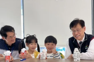 台中有鈣讚計畫上路首日　教育局長視察兌換流程　強調多元選擇、便民與食安