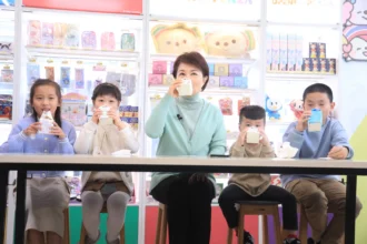 超前部署！中市府將啟「台中有鈣讚計畫」 　盧市長視察超商兌領機制 確保學童安心喝鮮奶