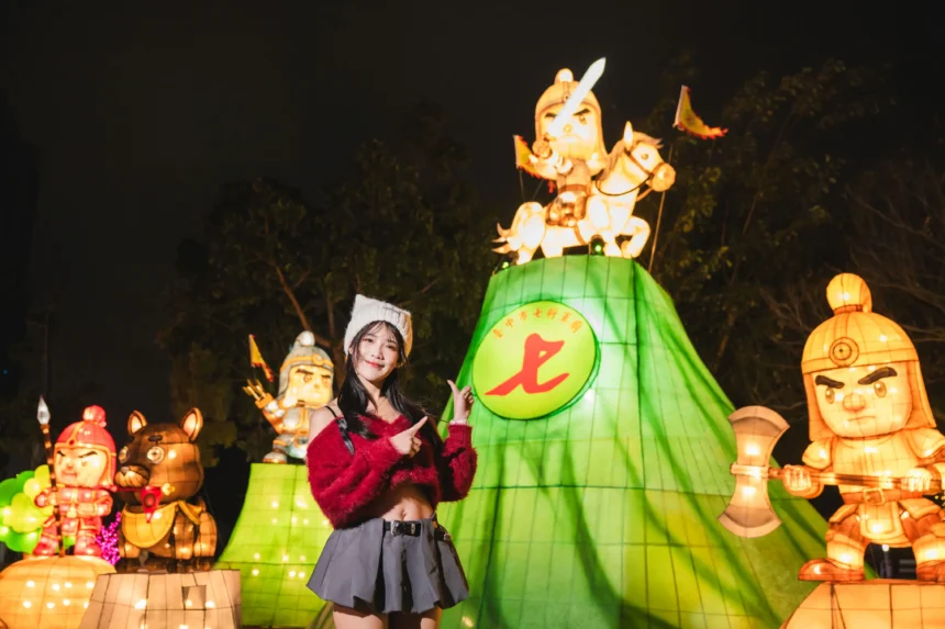 七將軍爺「神助攻」！民政局拍宣傳片記憶卡掉落燈區　膜拜「忠義護鄉土」燈組5分鐘內尋回