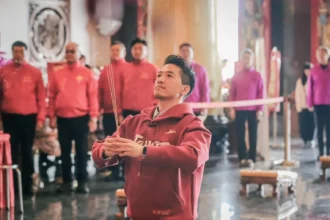 從地方香火到民主夥伴　何志偉為賴總統團隊與美日領袖點光明燈