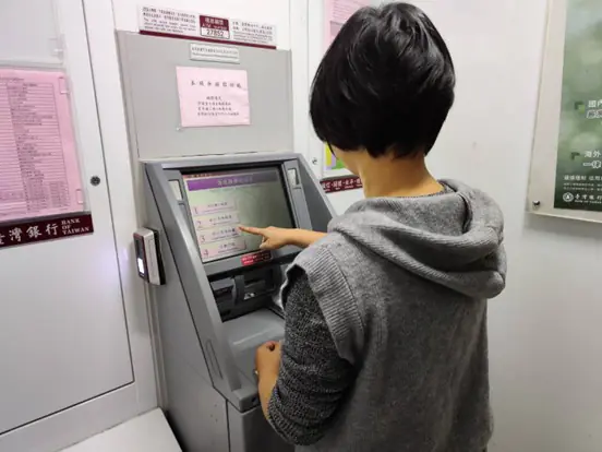 不要淪為洗錢工具人! 　誤信網友交帳戶 中市法制局：恐面臨5年金融管制