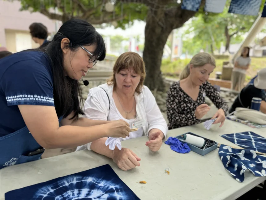葫蘆墩文化志工「推波助染」　 藍染工藝表現台中城市美學