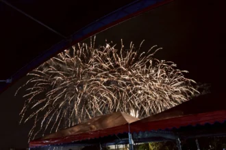璀璨花火點亮七堵夜空　「2026七堵煙火嘉年華」萬人湧入共賞最美星空