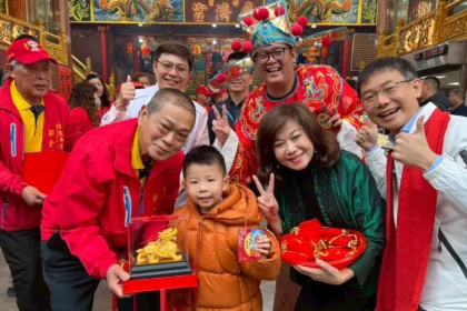邱佩琳出席慶濟宮迎神活動　發送「Horse發生」紅包與市民共迎馬年好運