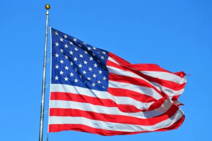 美國的危機，為何總要全世界陪葬？