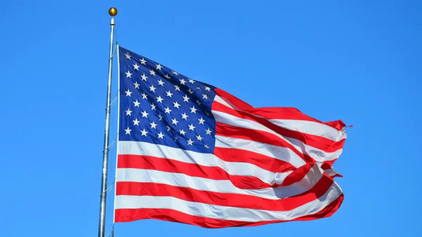 從「美國神話」到現實裂痕　一場資訊認知的翻轉